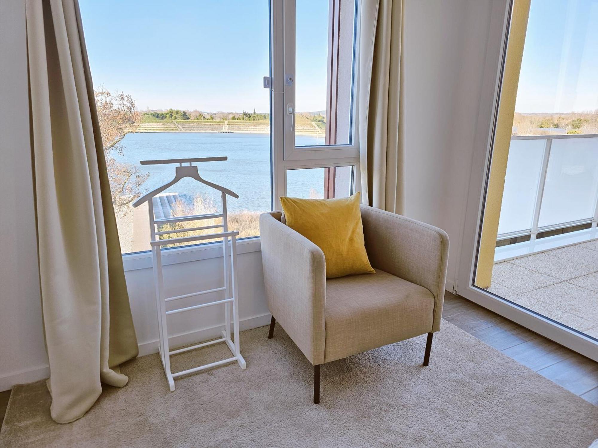 Lakeside Provence - Appartement 4 Etoiles Face Au Lac De Monteux Exteriér fotografie